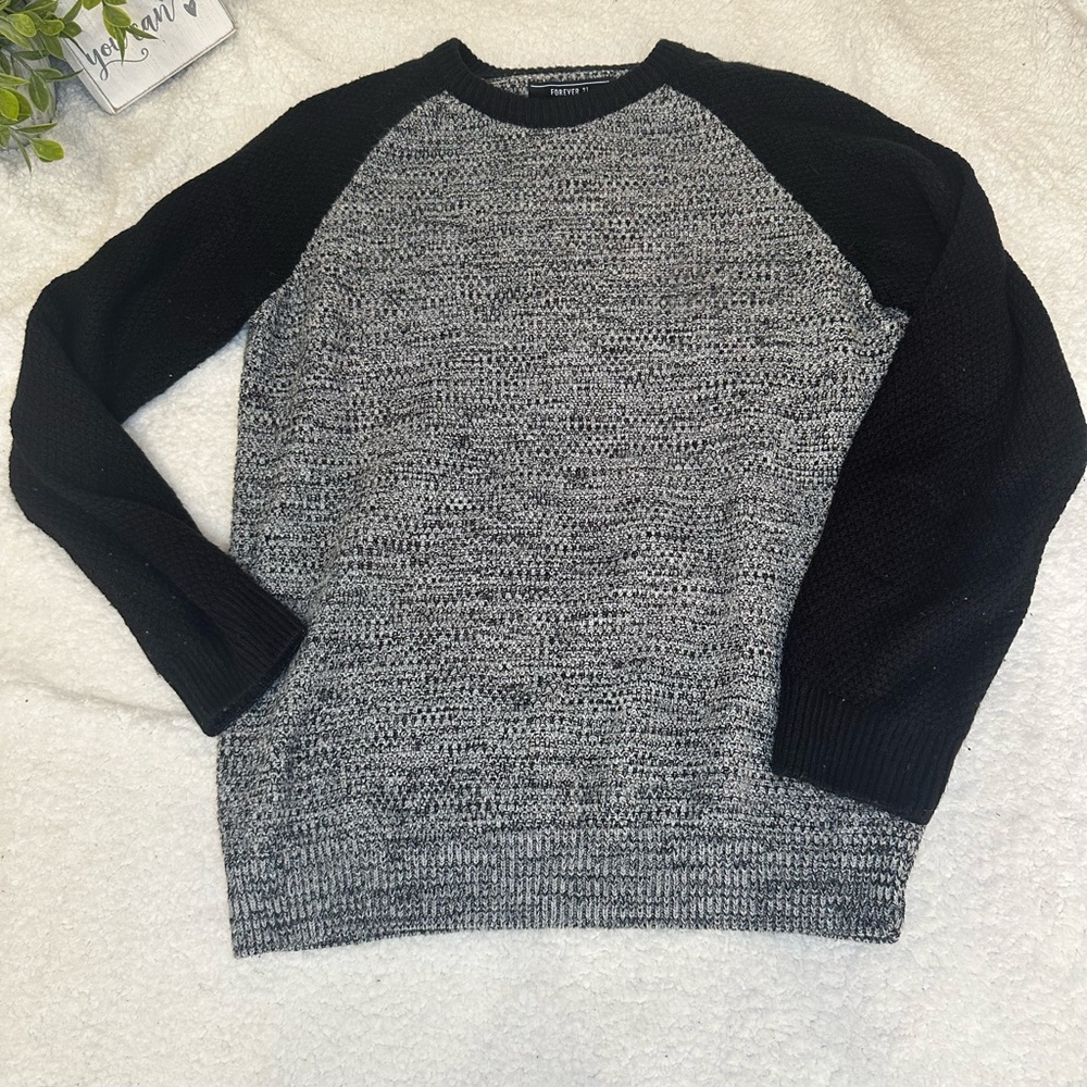 Forever 21 Men black and grey sweater size medium